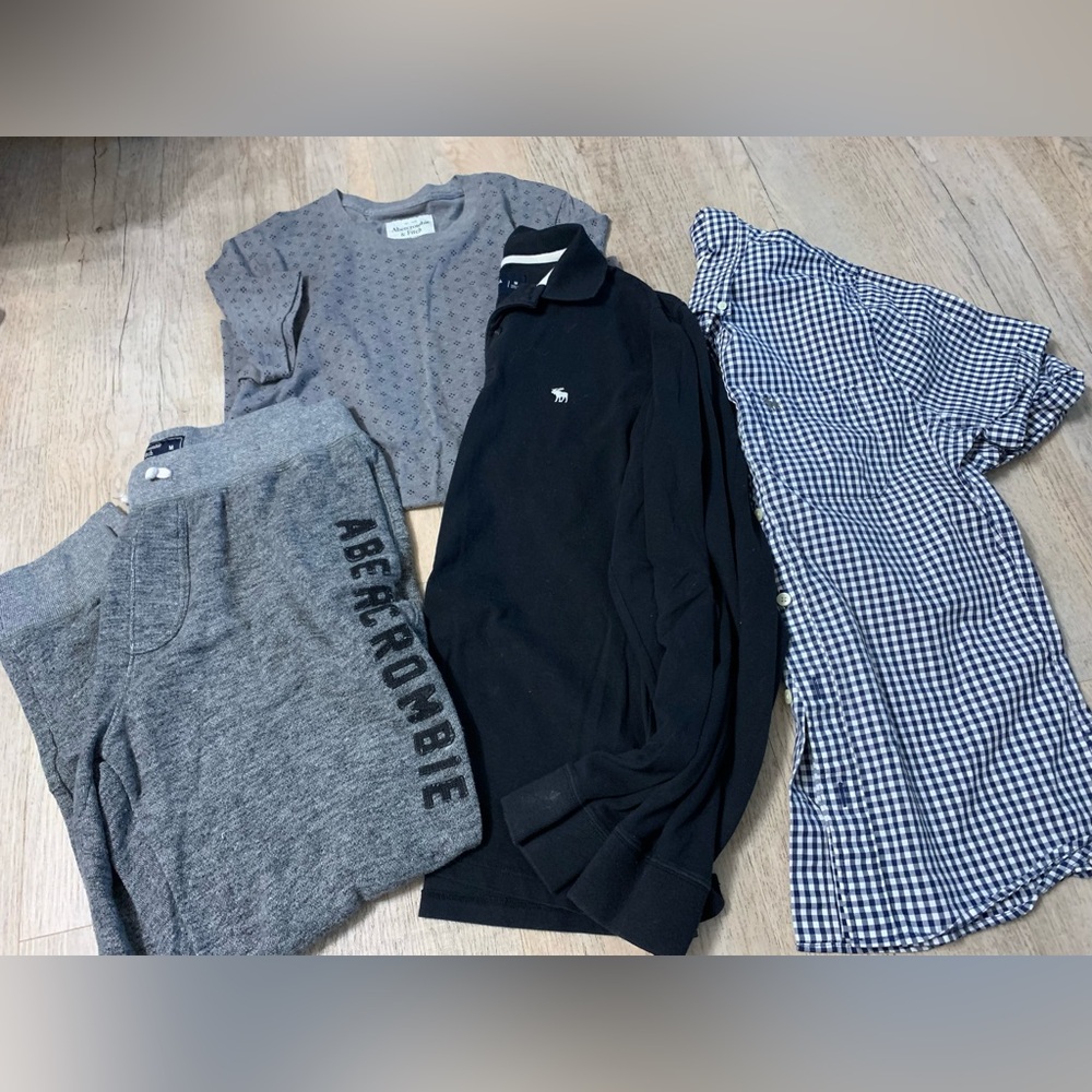 Men’s Abercrombie & Fitch clothing bundle- rips, sweats and polo size medium